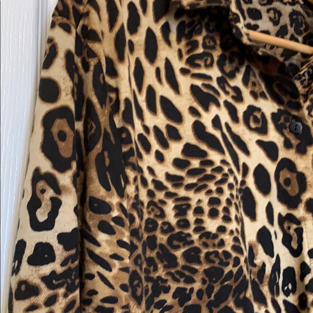Cheetah pattern top - Picture 2 of 8